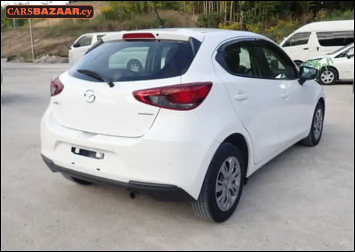 Mazda 2 - photo 2