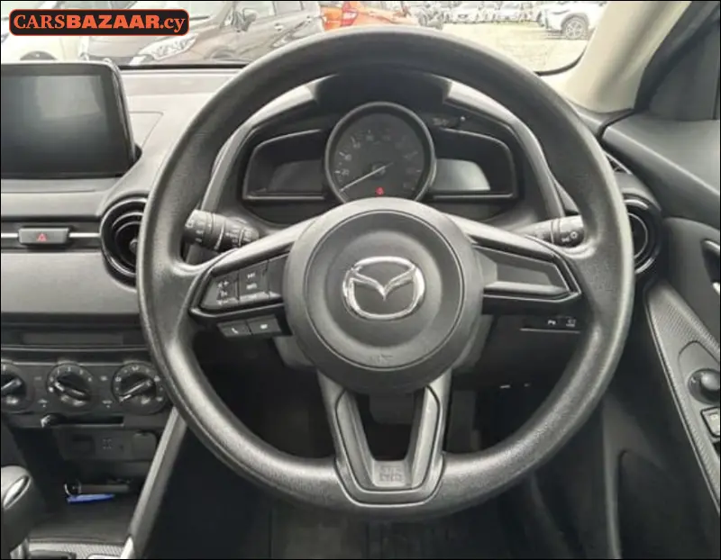 Mazda 2 - photo 2