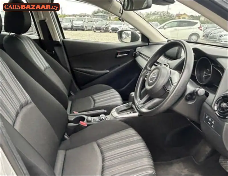 Mazda 2 - photo 4