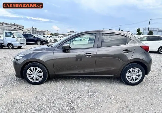Mazda 2 - photo 2