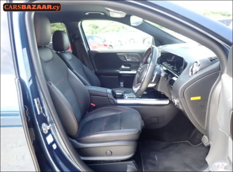 Mercedes-Benz GLA200d AMG Line  - photo 4