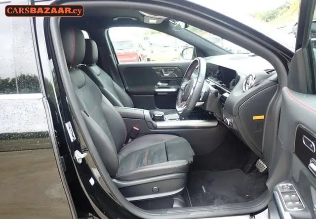Mercedes-Benz GLA200d AMG Line  - photo 4
