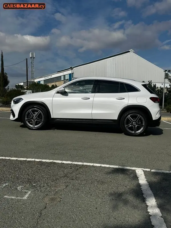 Mercedes-Benz GLA200d AMG Line  - photo 3