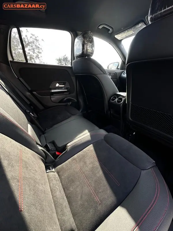 Mercedes-Benz GLA200d AMG Line  - photo 9
