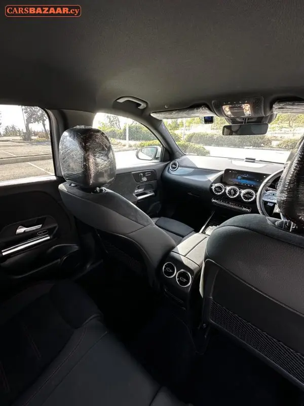 Mercedes-Benz GLA200d AMG Line  - photo 11