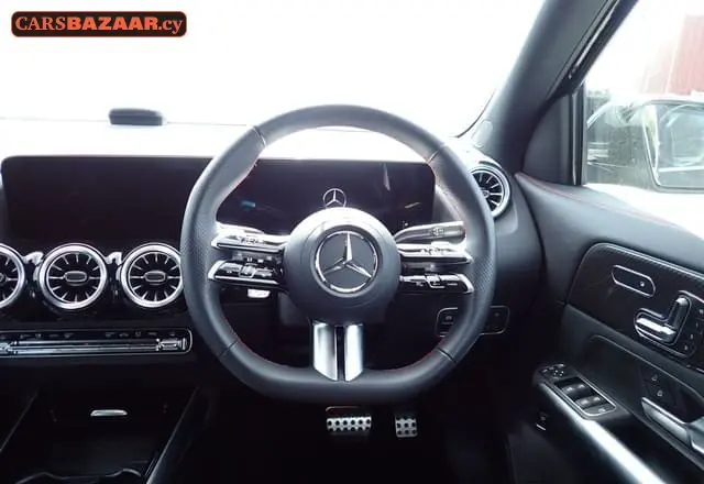 Mercedes-Benz GLA200d AMG Line  - photo 4