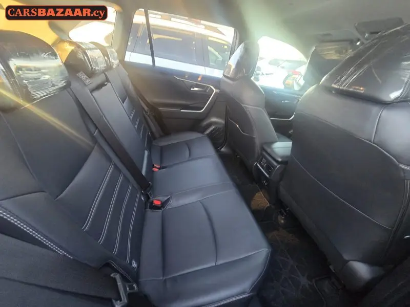 Toyota RAV4 - photo 3