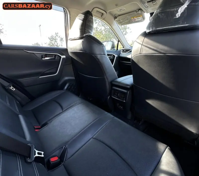 Toyota RAV4 - photo 5