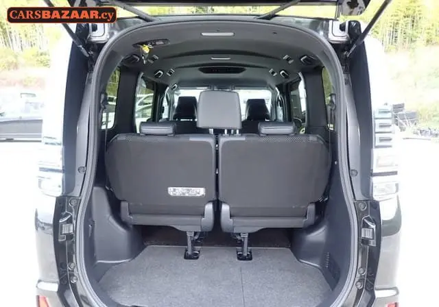 Toyota Voxy - photo 3
