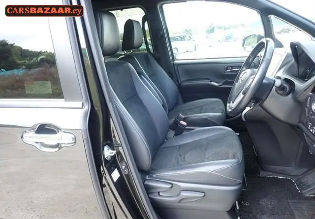 Toyota Voxy - photo 4