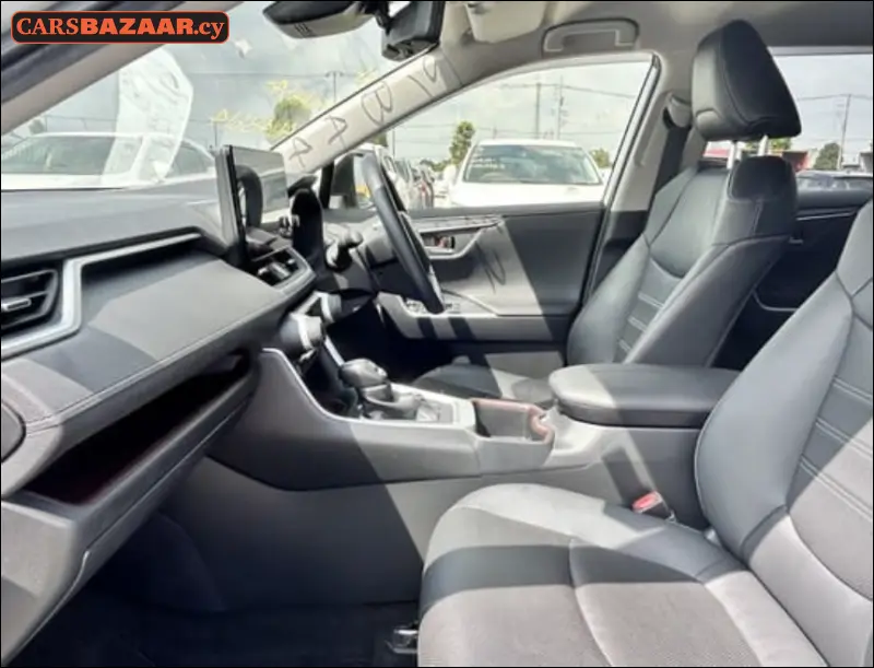Toyota RAV4 - photo 3