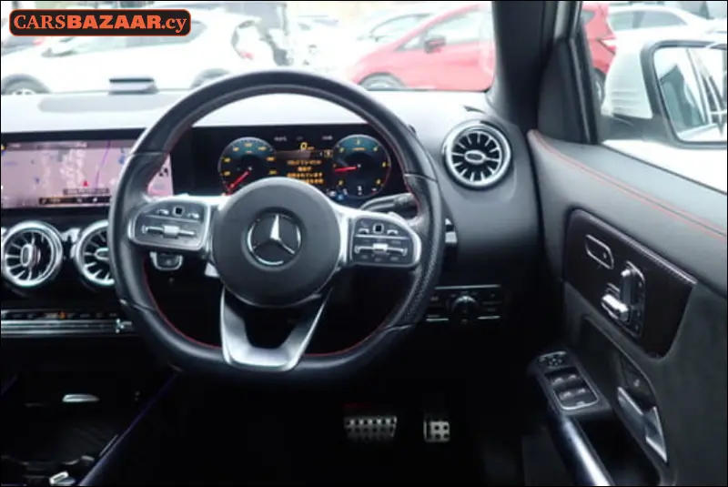 Mercedes-Benz GLA200d AMG Line  - photo 8