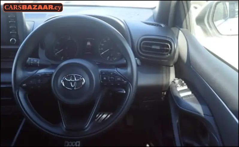 Toyota Yaris  - photo 4