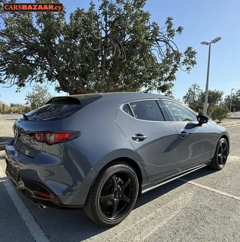 Mazda 3 - photo 2