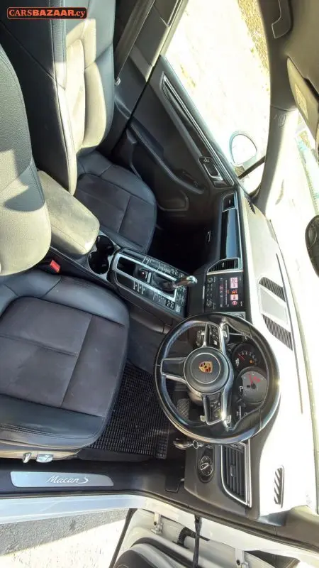 Porsche MACAN S - photo 9