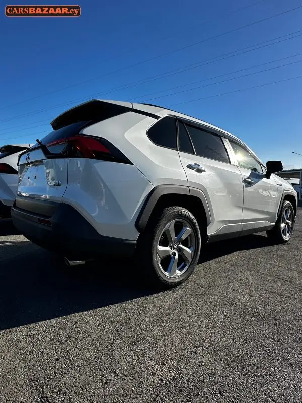 Toyota RAV4 - photo 3