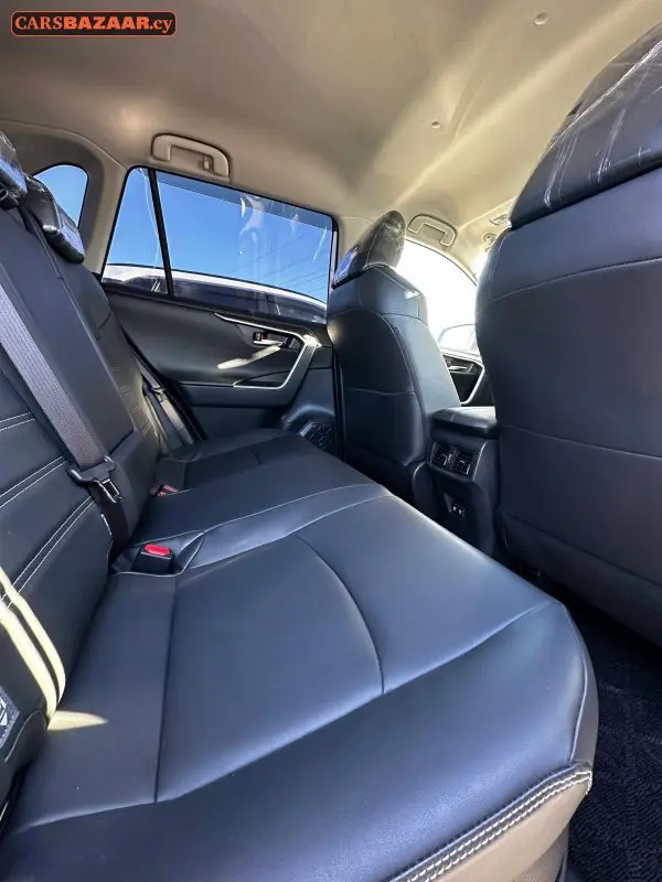 Toyota RAV4 - photo 4
