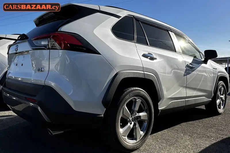 Toyota RAV4 - photo 3
