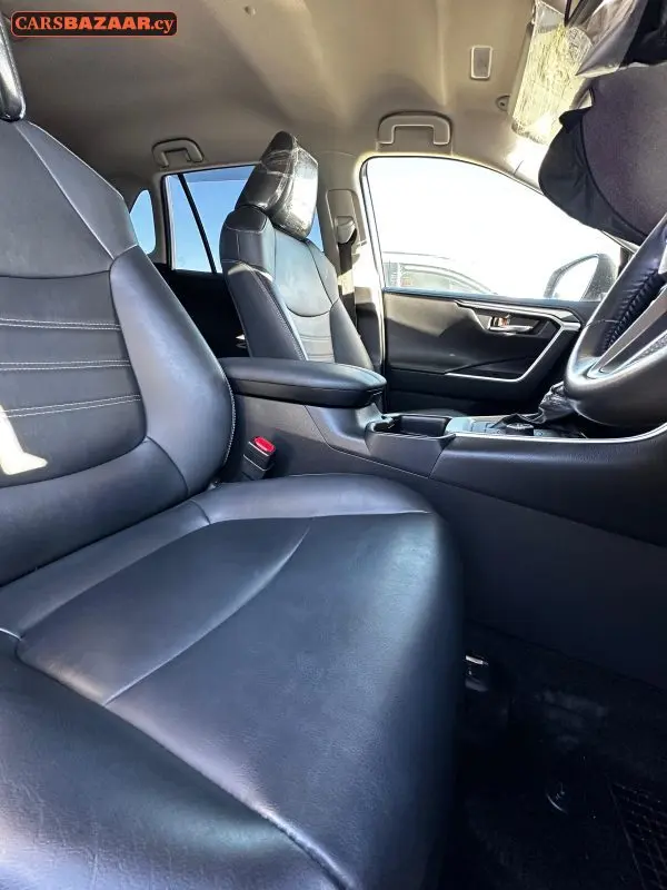 Toyota RAV4 - photo 5