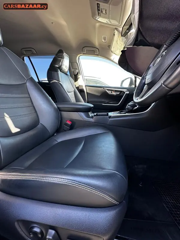 Toyota RAV4 - photo 7