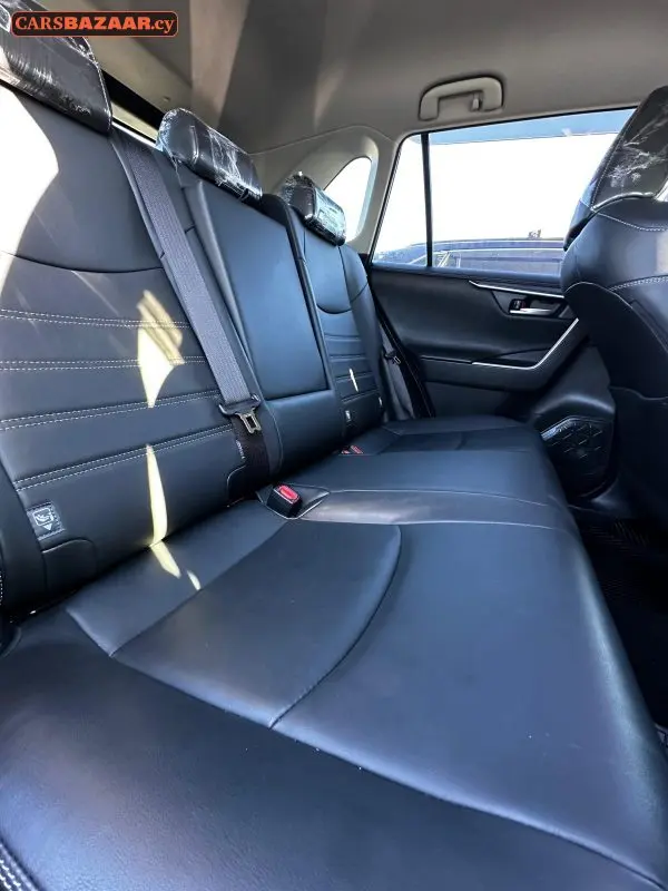 Toyota RAV4 - photo 7