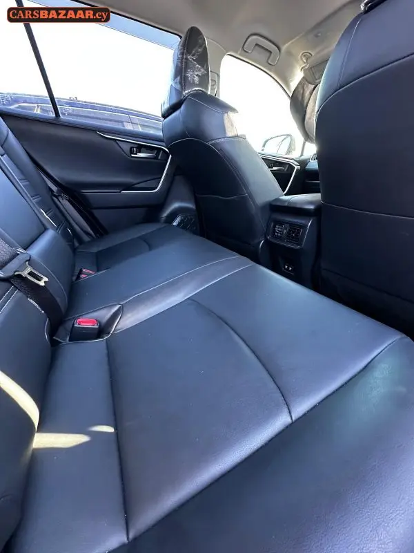 Toyota RAV4 - photo 6