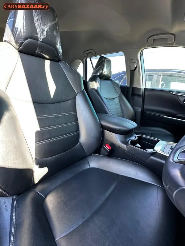 Toyota RAV4 - photo 4