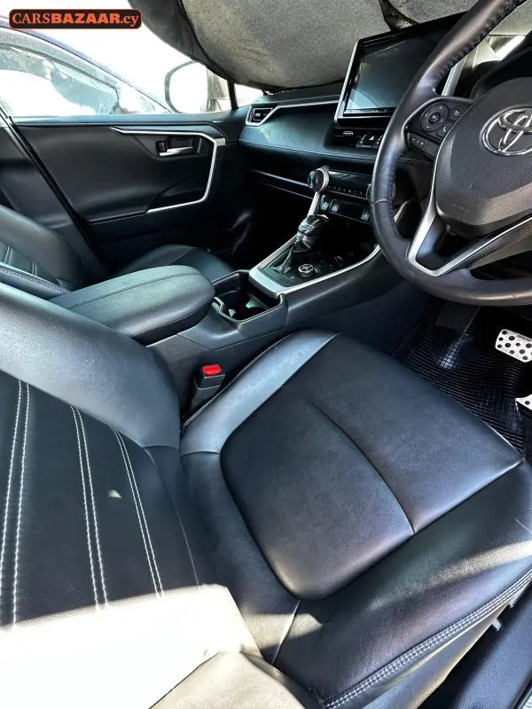 Toyota RAV4 - photo 3