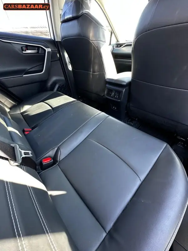 Toyota RAV4 - photo 7