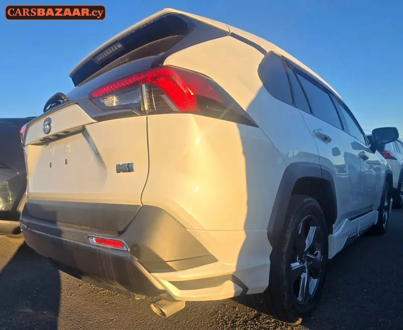 Toyota RAV4 - photo 4