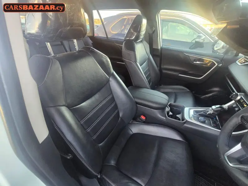 Toyota RAV4 - photo 6