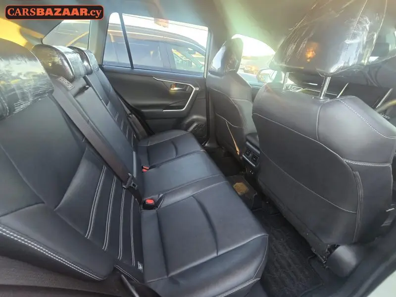 Toyota RAV4 - photo 5