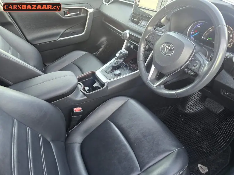 Toyota RAV4 - photo 5