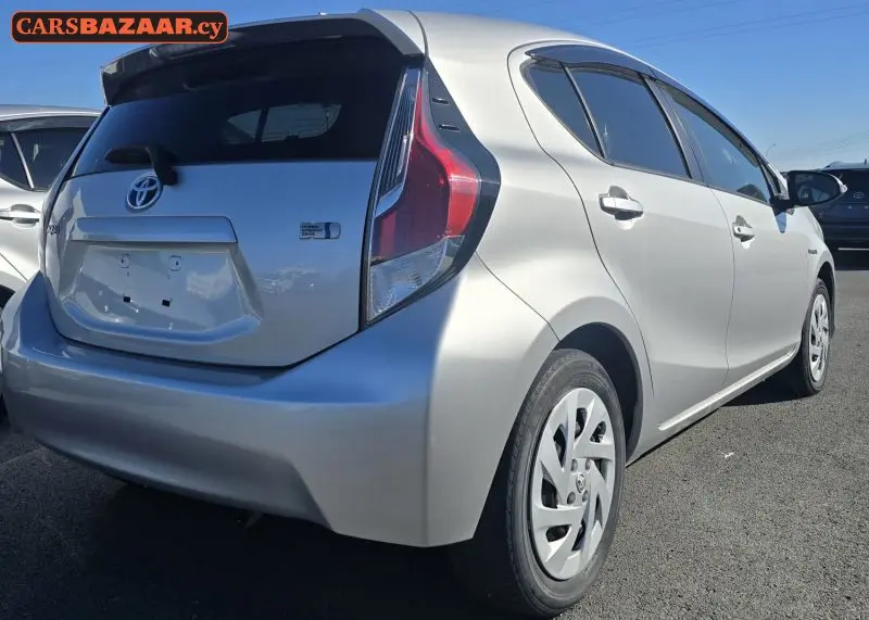 Toyota Aqua - photo 2