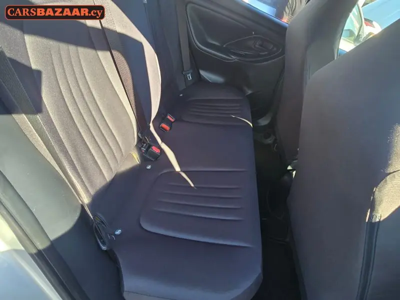 Toyota Yaris  - photo 4