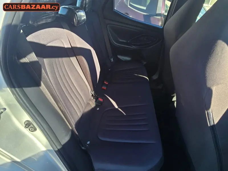 Toyota Yaris  - photo 3