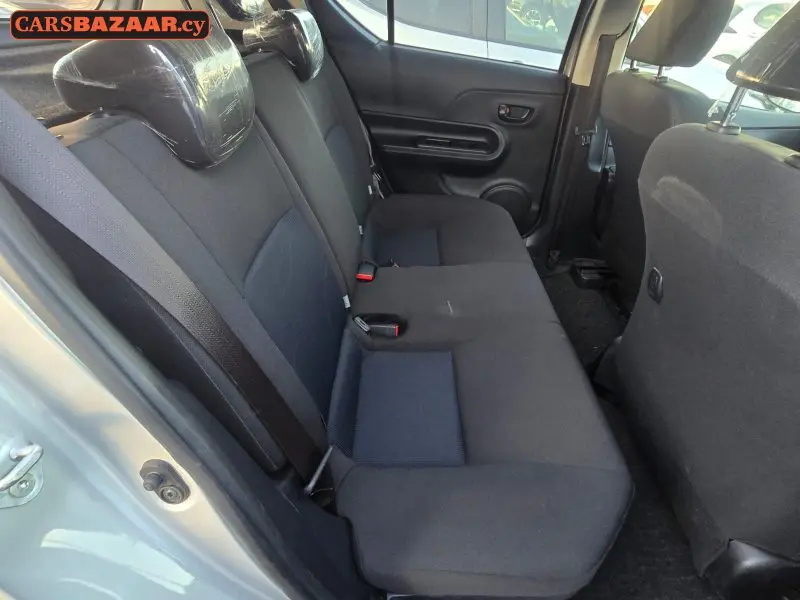Toyota Aqua - photo 5
