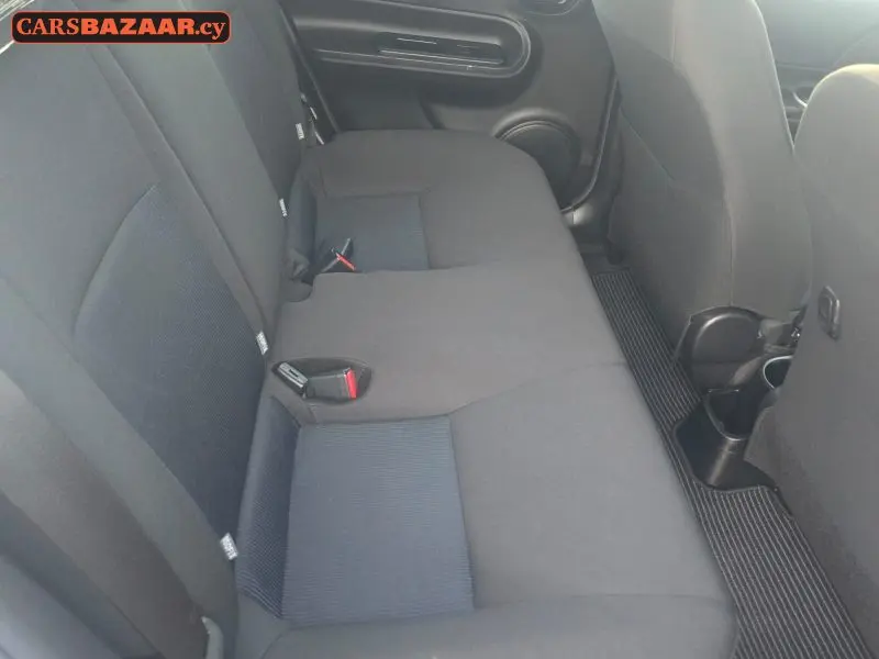 Toyota Aqua - photo 3