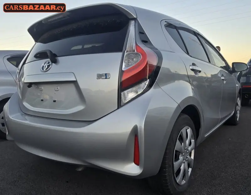 Toyota Aqua - photo 2