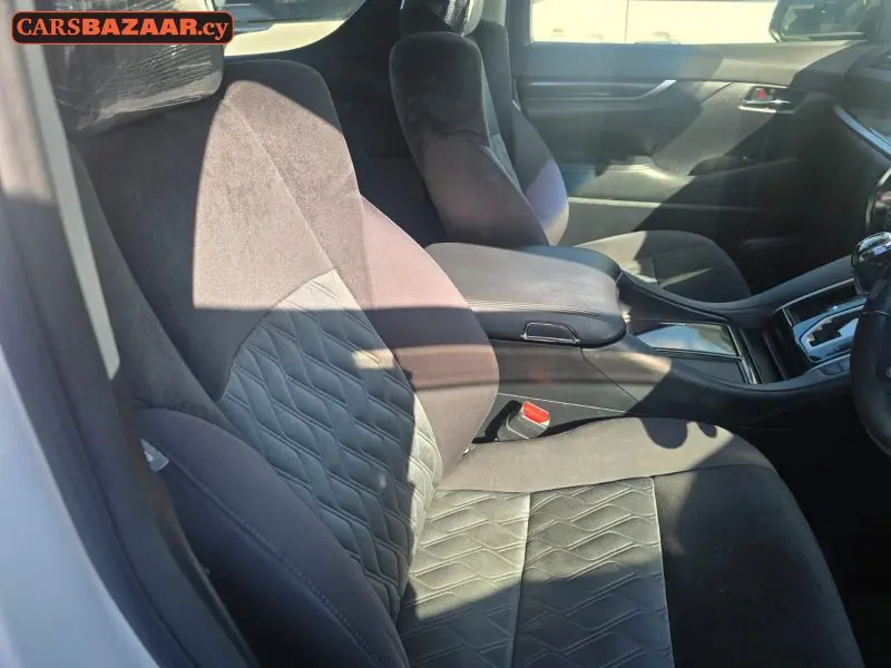 Toyota Alphard  - photo 7