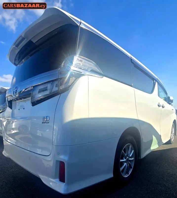 Toyota Alphard  - photo 5