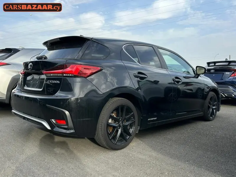 Lexus CT200H - photo 4