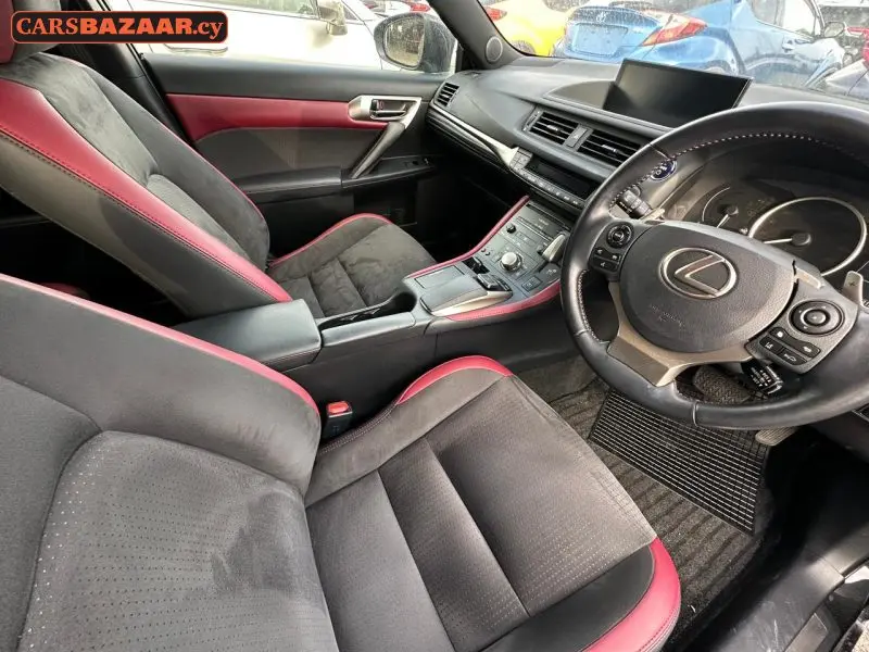 Lexus CT200H - photo 8