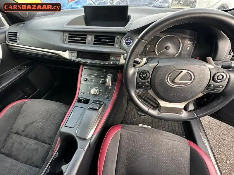 Lexus CT200H - photo 5