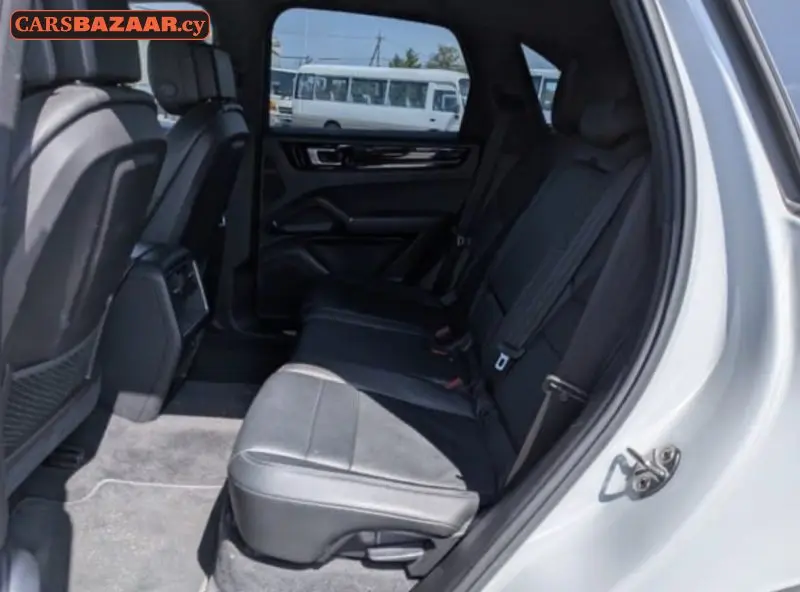 Porsche Cayenne  - photo 6