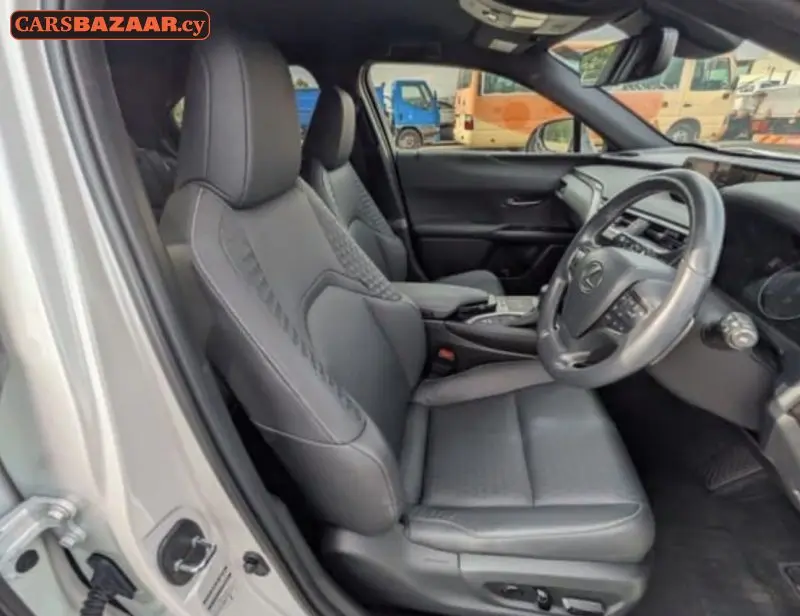 Lexus UX250H  - photo 3
