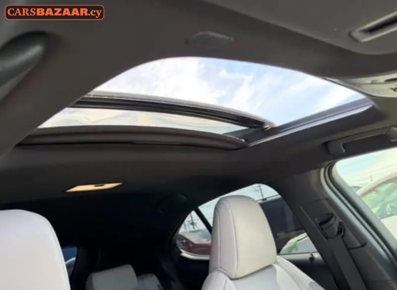 Lexus UX250H  - photo 6