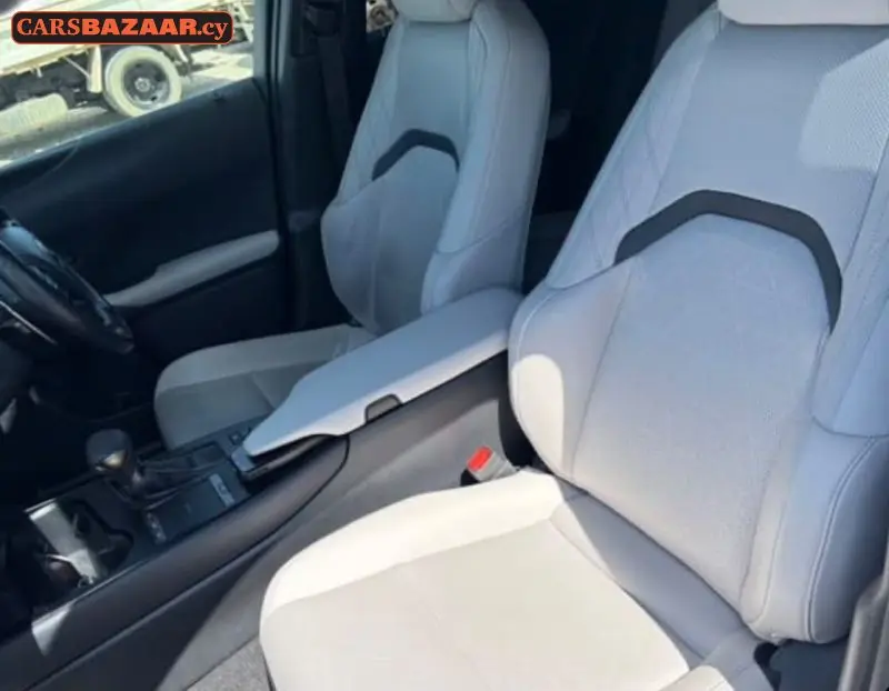 Lexus UX250H  - photo 4